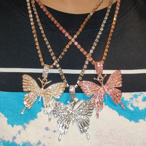 Jewelry - Butterfly bling necklace